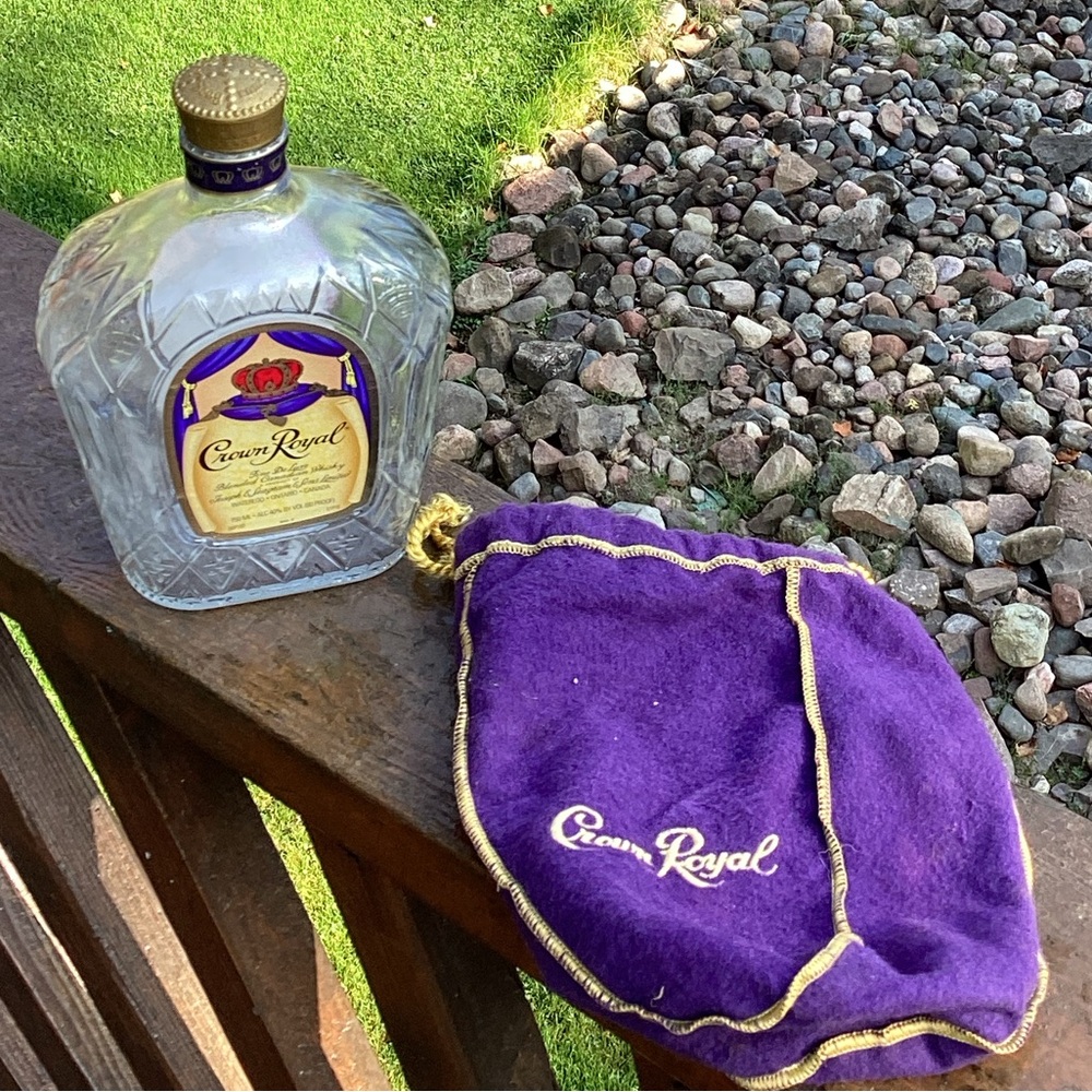 🥃 Crown Royal 750 ML  BOTTLE & ROYAL BAG